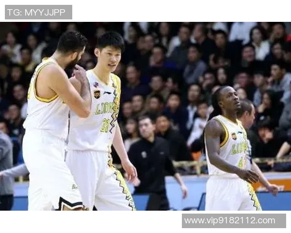 南京篮球队在邀请赛中以94分稳居积分榜首位展现强劲实力 南京篮球队在邀请赛中以94分稳居积分榜首位展现强劲实力