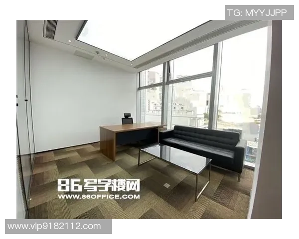 足球明星定制挂画边框打造个性化家居空间的完美选择